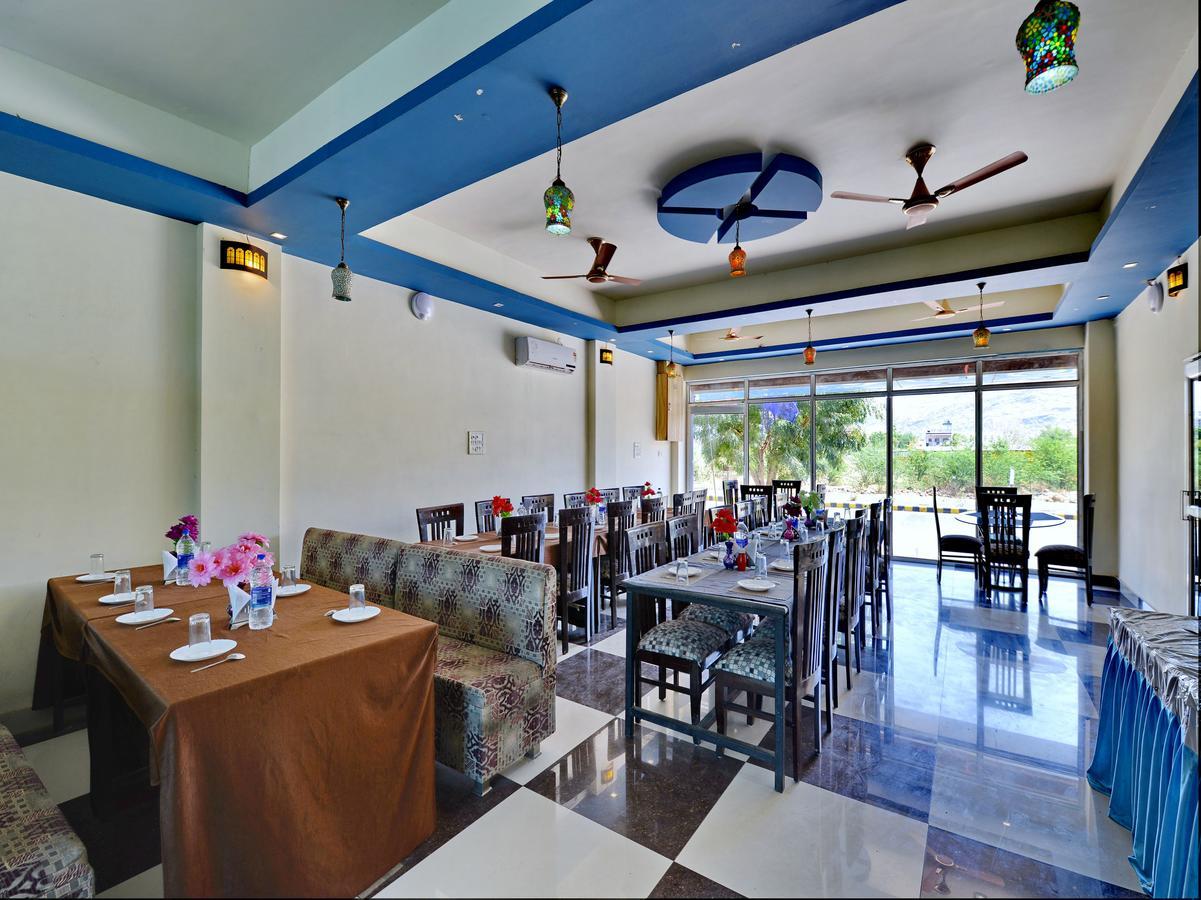 Oyo 2061 Hotel New Holiday Inn อัจเมอร์ ภายนอก รูปภาพ
