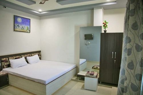 Oyo 2061 Hotel New Holiday Inn อัจเมอร์ ภายนอก รูปภาพ