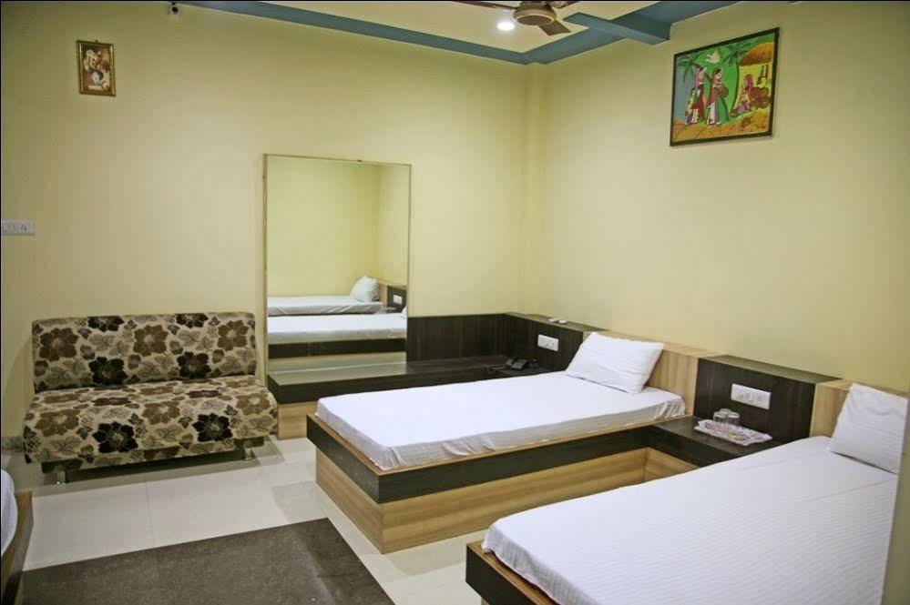 Oyo 2061 Hotel New Holiday Inn อัจเมอร์ ภายนอก รูปภาพ