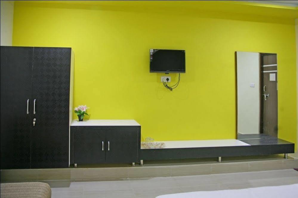 Oyo 2061 Hotel New Holiday Inn อัจเมอร์ ภายนอก รูปภาพ